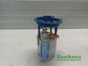 Gebruikte Benzinepomp Skoda Fabia III Combi (NJ5) 1.0 TSI 12V Prijs € 60,00 Margeregeling aangeboden door Renkens Auto-Onderdelen B.V.