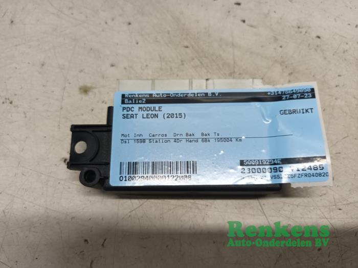 Gebruikte PDC Module Seat Leon ST (5FF) 1.6 TDI Ecomotive 16V Prijs € 20,00 Margeregeling aangeboden door Renkens Auto-Onderdelen B.V.