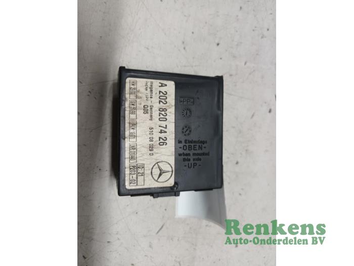 Gebruikte Alarm module Mercedes CLK (C208) 2.0 200K Evo 16V Prijs € 20,00 Margeregeling aangeboden door Renkens Auto-Onderdelen B.V.