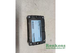 Gebruikte Radio module Renault Scénic III (JZ) 1.5 dCi 105 Prijs € 30,00 Margeregeling aangeboden door Renkens Auto-Onderdelen B.V.