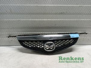 Gebruikte Grille Mazda Premacy 1.8 16V Prijs € 30,00 Margeregeling aangeboden door Renkens Auto-Onderdelen B.V.