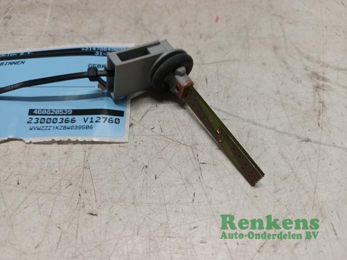 Gebruikte Temperatuursensor binnen Volkswagen Golf VI (5K1) 1.6 TDI 16V Prijs € 10,00 Margeregeling aangeboden door Renkens Auto-Onderdelen B.V.