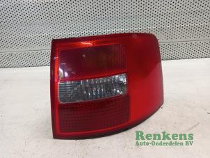 Gebruikte Achterlicht rechts Audi A6 Avant (C5) 2.5 TDI V6 24V Prijs € 25,00 Margeregeling aangeboden door Renkens Auto-Onderdelen B.V.