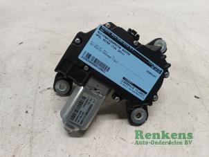 Gebruikte Ruitenwissermotor achter Opel Astra J Sports Tourer (PD8/PE8/PF8) 1.6 16V Prijs € 30,00 Margeregeling aangeboden door Renkens Auto-Onderdelen B.V.