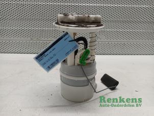 Gebruikte Benzinepomp Renault Twingo II (CN) 1.2 Prijs € 35,00 Margeregeling aangeboden door Renkens Auto-Onderdelen B.V.