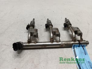 Gebruikte Injector brug Ford Focus 3 Wagon 1.0 Ti-VCT EcoBoost 12V 125 Prijs € 125,00 Margeregeling aangeboden door Renkens Auto-Onderdelen B.V.