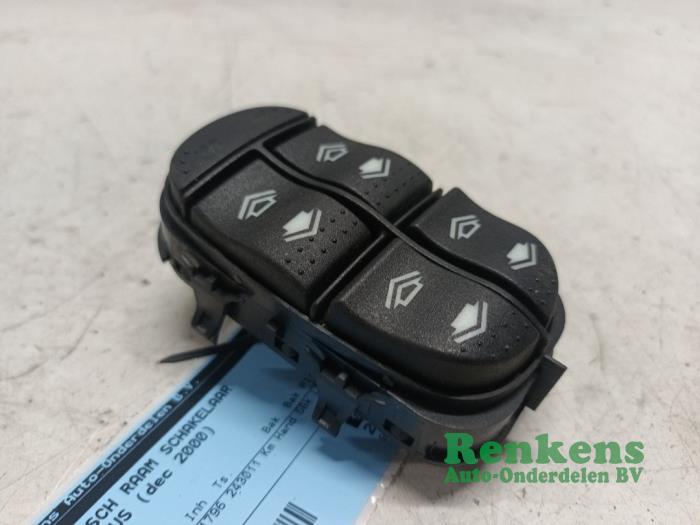 Elektrisch Raam Schakelaar van een Ford Focus 1 Wagon 1.8 16V 2000