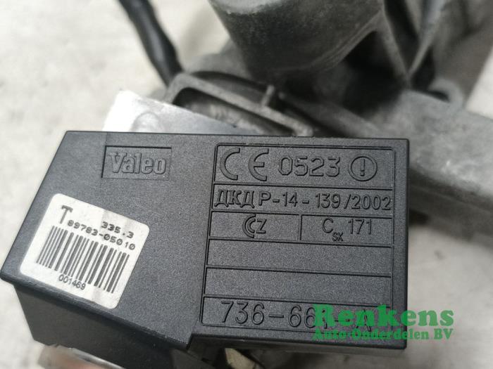 Sleutel+Contactslot van een Toyota Avensis Wagon (T25/B1E) 1.8 16V VVT-i 2006