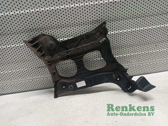 Bumpersteun links-achter van een Ford Transit Courier 1.5 TDCi 75 2018