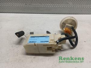 Gebruikte Benzinepomp Nissan Micra (K11) 1.3 LX,SLX 16V Prijs € 40,00 Margeregeling aangeboden door Renkens Auto-Onderdelen B.V.