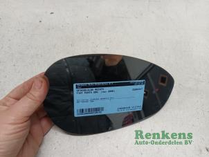 Gebruikte Spiegelglas rechts Fiat Grande Punto (199) 1.2 Prijs € 15,00 Margeregeling aangeboden door Renkens Auto-Onderdelen B.V.