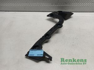 Gebruikte Bumpersteun links-achter Ford Focus 3 Wagon 1.0 Ti-VCT EcoBoost 12V 100 Prijs € 15,00 Margeregeling aangeboden door Renkens Auto-Onderdelen B.V.