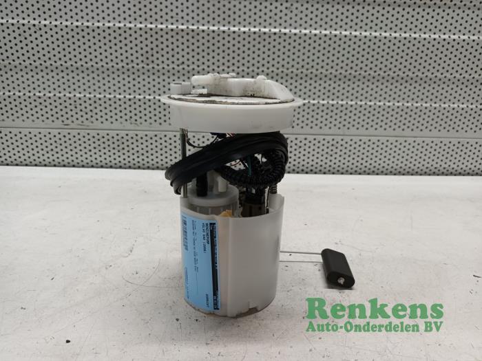 Gebruikte Benzinepomp Volvo S40 (MS) 2.4 20V Prijs op aanvraag aangeboden door Renkens Auto-Onderdelen B.V.