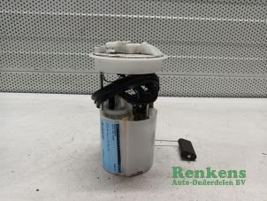 Gebruikte Benzinepomp Volvo S40 (MS) 2.4 20V Prijs op aanvraag aangeboden door Renkens Auto-Onderdelen B.V.