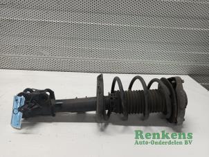Gebruikte Schokdemperpoot links-voor Mercedes A (W176) 1.6 A-180 16V Prijs € 80,00 Margeregeling aangeboden door Renkens Auto-Onderdelen B.V.