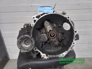 Gebruikte Versnellingsbak Volkswagen Caddy Combi III (2KB,2KJ) 1.9 TDI Prijs op aanvraag aangeboden door Renkens Auto-Onderdelen B.V.