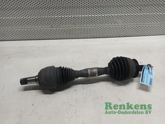 Gebruikte Steekas links-voor Mercedes A (W176) 1.6 A-180 16V Prijs € 100,00 Margeregeling aangeboden door Renkens Auto-Onderdelen B.V.