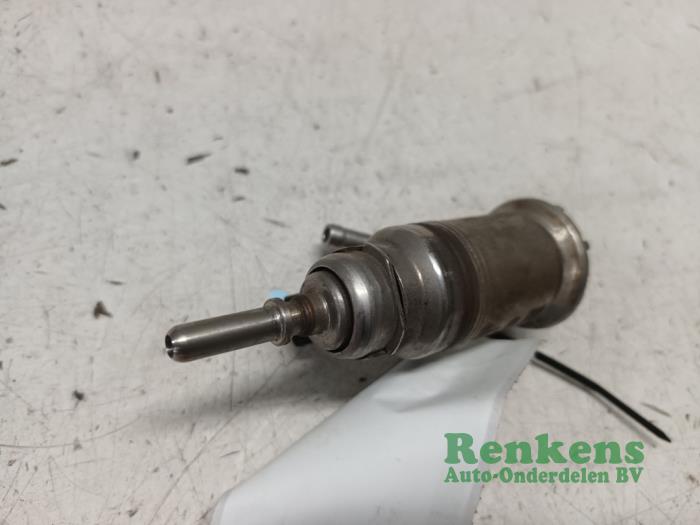Gebruikte Injector adblue BMW 1 serie (F40) 116d 1.5 12V TwinPower Prijs € 90,00 Margeregeling aangeboden door Renkens Auto-Onderdelen B.V.