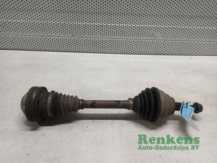 Gebruikte Aandrijfas links-voor Volkswagen Caddy Combi III (2KB,2KJ) 1.9 TDI Prijs € 40,00 Margeregeling aangeboden door Renkens Auto-Onderdelen B.V.