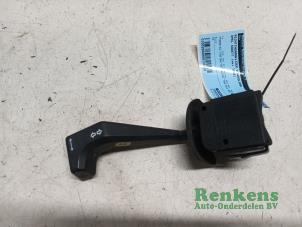 Gebruikte Knipperlicht Schakelaar Opel Kadett E (33/34/43/44) 1.2 S,LS Prijs € 15,00 Margeregeling aangeboden door Renkens Auto-Onderdelen B.V.