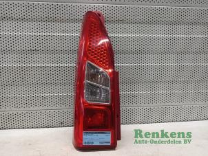 Gebruikte Achterlicht links Peugeot Partner (GC/GF/GG/GJ/GK) 1.6 HDI 75 Phase 1 Prijs € 40,00 Margeregeling aangeboden door Renkens Auto-Onderdelen B.V.