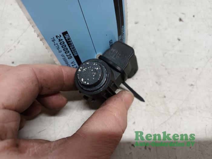 Gebruikte PDC Sensor Peugeot 5008 I (0A/0E) 1.6 HDiF 16V Prijs € 30,00 Margeregeling aangeboden door Renkens Auto-Onderdelen B.V.