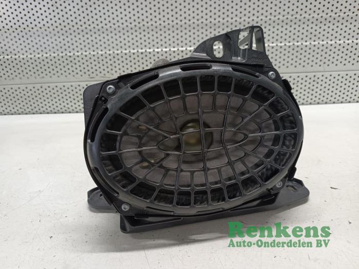 Luidspreker van een Renault Megane IV (RFBB) 1.3 TCe 140 16V 2019