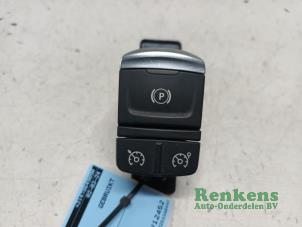 Gebruikte Schakelaar handrem Renault Megane IV (RFBB) 1.3 TCe 140 16V Prijs € 15,00 Margeregeling aangeboden door Renkens Auto-Onderdelen B.V.