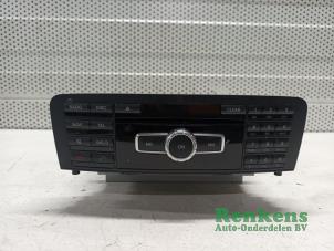 Gebruikte Radio Mercedes A (W176) 1.6 A-180 16V Prijs € 125,00 Margeregeling aangeboden door Renkens Auto-Onderdelen B.V.
