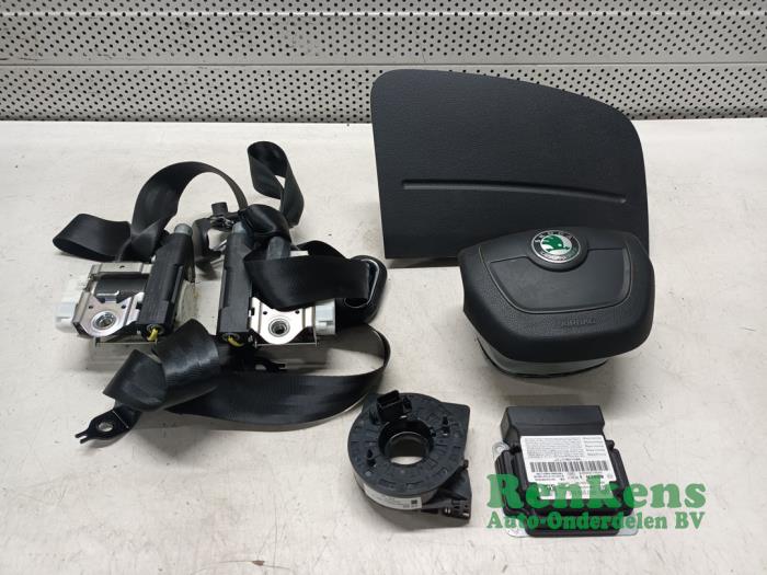 Gebruikte Airbag Set + Module Skoda Fabia II (5J) 1.2i Prijs op aanvraag aangeboden door Renkens Auto-Onderdelen B.V.
