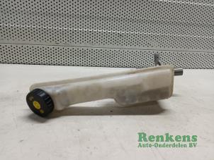 Gebruikte Hoofdremcilinder Opel Karl 1.0 12V Prijs € 35,00 Margeregeling aangeboden door Renkens Auto-Onderdelen B.V.