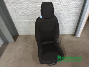 Gebruikte Voorstoel links Opel Karl 1.0 12V Prijs € 100,00 Margeregeling aangeboden door Renkens Auto-Onderdelen B.V.