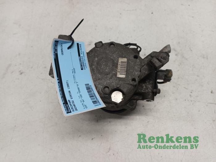 Gebruikte Aircopomp Daihatsu Sirion 2 (M3) 1.3 16V DVVT Prijs op aanvraag aangeboden door Renkens Auto-Onderdelen B.V.