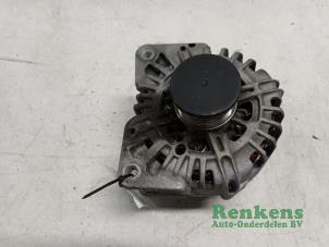 Gebruikte Alternator Renault Scénic III (JZ) 2.0 16V CVT Prijs € 50,00 Margeregeling aangeboden door Renkens Auto-Onderdelen B.V.