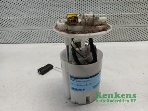 Gebruikte Benzinepomp Renault Scénic III (JZ) 2.0 16V CVT Prijs € 50,00 Margeregeling aangeboden door Renkens Auto-Onderdelen B.V.