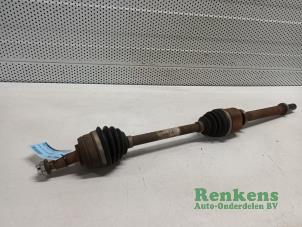 Gebruikte Cardanas rechts-voor (VWA) Renault Scénic III (JZ) 2.0 16V CVT Prijs € 50,00 Margeregeling aangeboden door Renkens Auto-Onderdelen B.V.