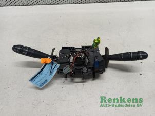 Gebruikte Licht + Raw Schakelaar Renault Clio II (BB/CB) 1.2 16V Prijs € 50,00 Margeregeling aangeboden door Renkens Auto-Onderdelen B.V.
