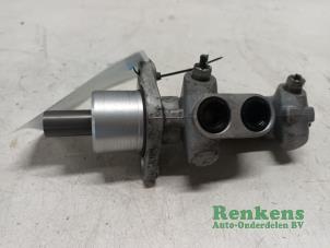 Gebruikte Hoofdremcilinder Renault Twingo II (CN) 1.2 Prijs € 25,00 Margeregeling aangeboden door Renkens Auto-Onderdelen B.V.