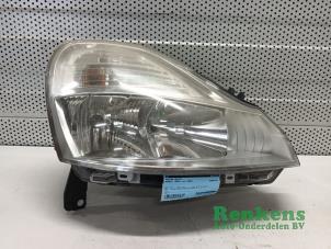 Gebruikte Rechter Koplamp Renault Modus/Grand Modus (JP) 1.2 16V TCE 100 Prijs € 75,00 Margeregeling aangeboden door Renkens Auto-Onderdelen B.V.