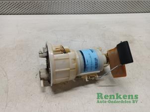 Gebruikte Benzinepomp Kia Rio II (DE) 1.4 16V Prijs € 35,00 Margeregeling aangeboden door Renkens Auto-Onderdelen B.V.