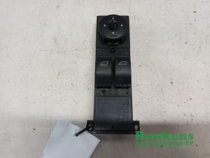 Gebruikte Raam schakelaar elektrisch Ford Focus 2 Wagon 1.6 16V Prijs € 20,00 Margeregeling aangeboden door Renkens Auto-Onderdelen B.V.