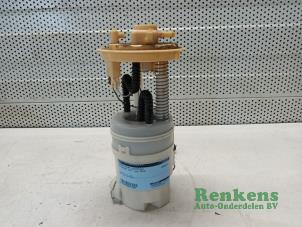 Gebruikte Brandstofpomp Elektrisch Mitsubishi Colt (Z2/Z3) 1.3 16V Prijs € 35,00 Margeregeling aangeboden door Renkens Auto-Onderdelen B.V.