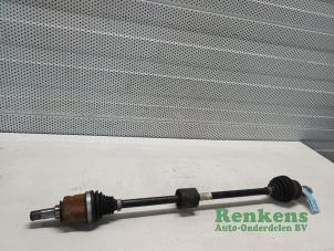 Gebruikte Aandrijfas rechts-voor Opel Corsa E 1.4 16V Bi-Fuel Prijs € 40,00 Margeregeling aangeboden door Renkens Auto-Onderdelen B.V.