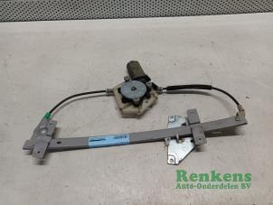 Gebruikte Ruitmechaniek 4Deurs links-voor Volvo V40 (VW) 1.9 16V T4 Prijs € 30,00 Margeregeling aangeboden door Renkens Auto-Onderdelen B.V.