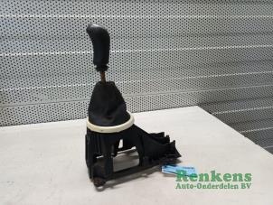 Gebruikte Schakelmechaniek Renault Twingo III (AH) 1.0 SCe 70 12V Prijs € 75,00 Margeregeling aangeboden door Renkens Auto-Onderdelen B.V.