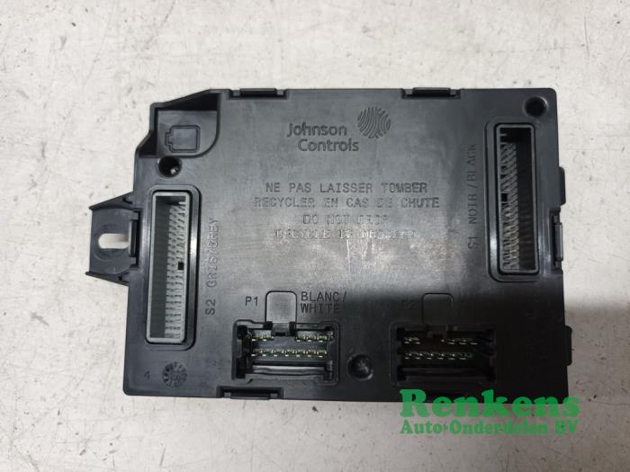 Gebruikte Computer Body Control Renault Twingo III (AH) 1.0 SCe 70 12V Prijs € 75,00 Margeregeling aangeboden door Renkens Auto-Onderdelen B.V.