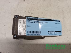 Gebruikte Camera voorzijde Citroen C4 Spacetourer (3D/3E) 1.2 12V PureTech 130 Prijs € 90,00 Margeregeling aangeboden door Renkens Auto-Onderdelen B.V.
