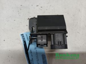 Gebruikte Koelvinweerstand Citroen C4 Spacetourer (3D/3E) 1.2 12V PureTech 130 Prijs € 20,00 Margeregeling aangeboden door Renkens Auto-Onderdelen B.V.