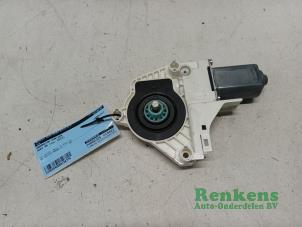 Gebruikte Motor electrisch raam Audi A6 Avant (C7) 2.0 TFSI 16V Prijs € 25,00 Margeregeling aangeboden door Renkens Auto-Onderdelen B.V.