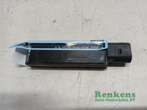 Gebruikte Antenne Seat Arona (KJX) 1.0 TSI 12V Prijs € 10,00 Margeregeling aangeboden door Renkens Auto-Onderdelen B.V.